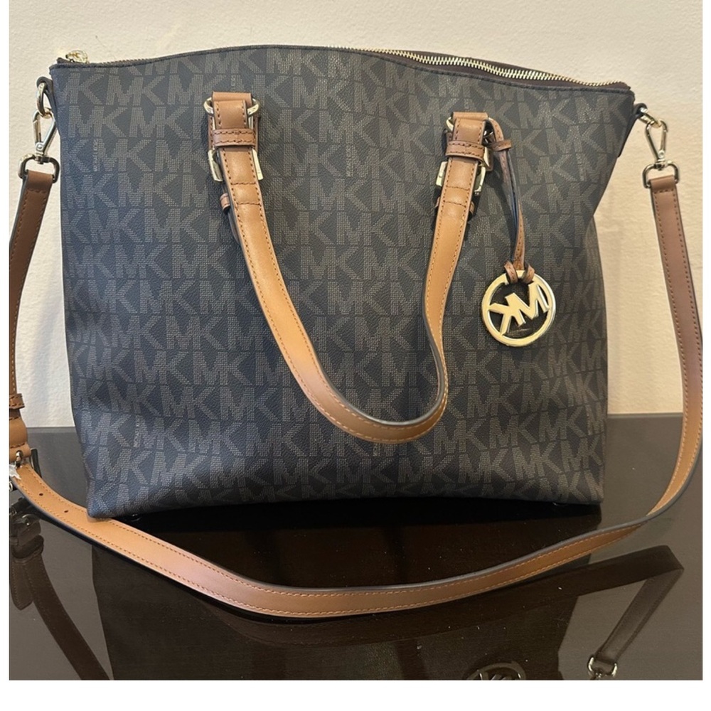 Michael Kors Signature Logo Tote - Picture 4 of 11